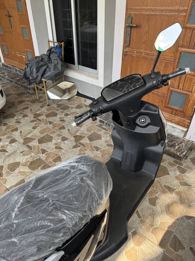 Evee Gen-Z Lithium Electric Scooter – Only 450 KM Driven