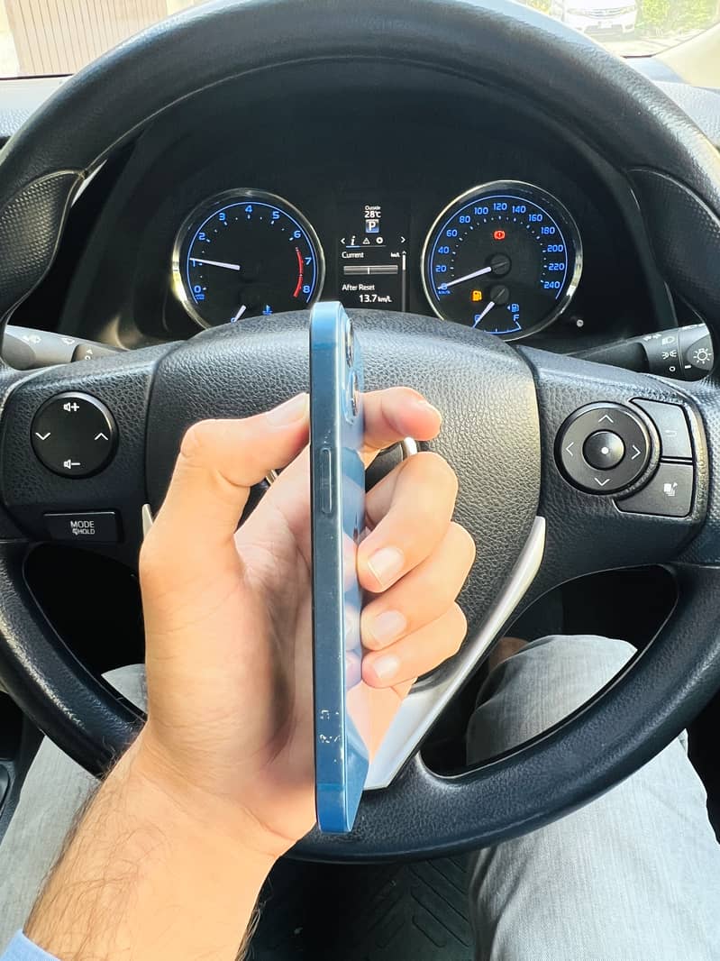 Apple iPhone 13 1