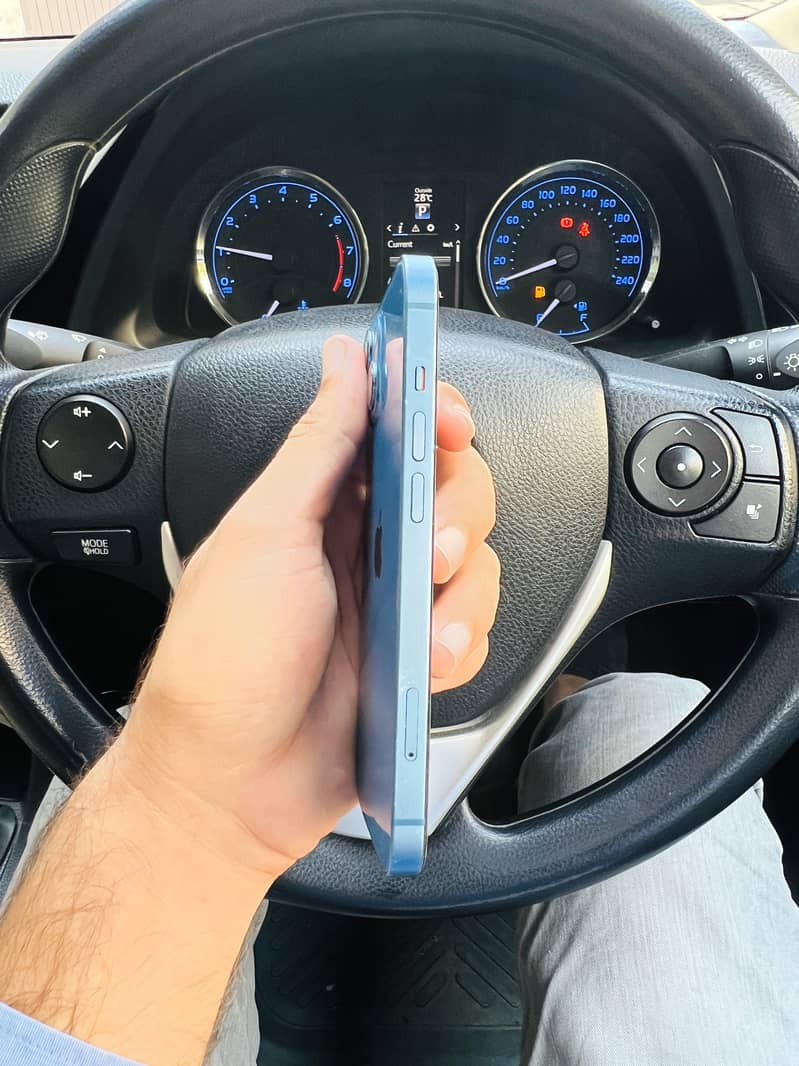 Apple iPhone 13 2