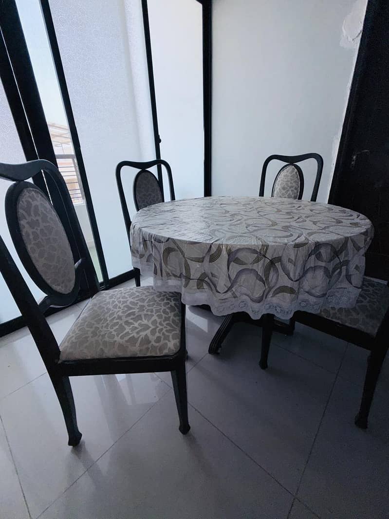 Round Wooden Dining Table Set 1