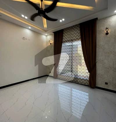 Modern 10 Marla House In Bahria Quaid Block