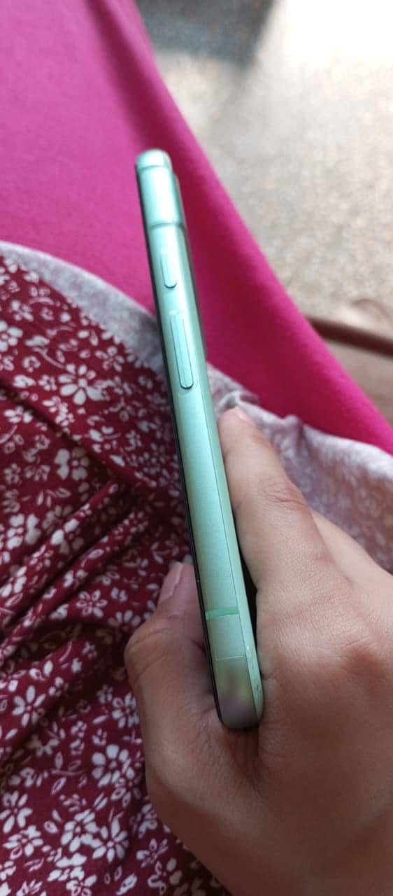 Google Pixel 8A (Green) 3