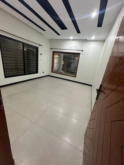 300 guz Ground floor 3bed dd Separate entrance Available for commercial use in gulshan iqbal near Gulshan chowrangi.  Rent 2 lakh *Code(16981)*