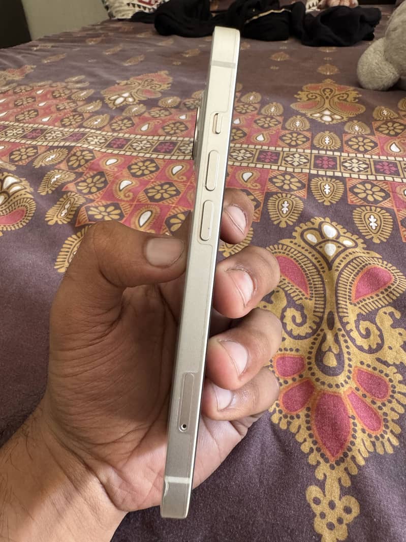Apple iPhone 13 1