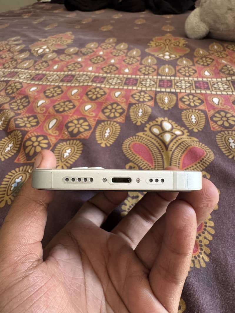 Apple iPhone 13 2