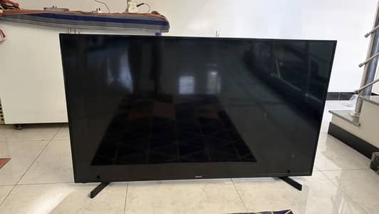 Hisense 55 inch TV Used. Crack in screen