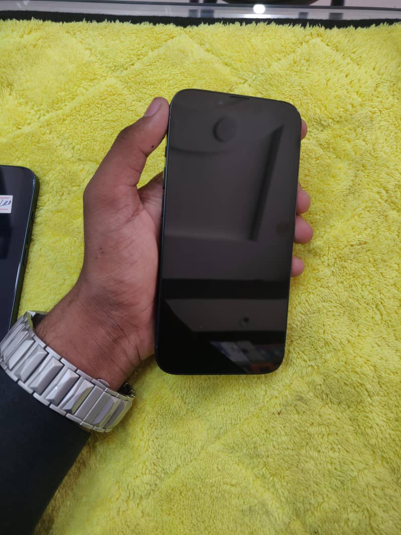 Apple iPhone 13 1