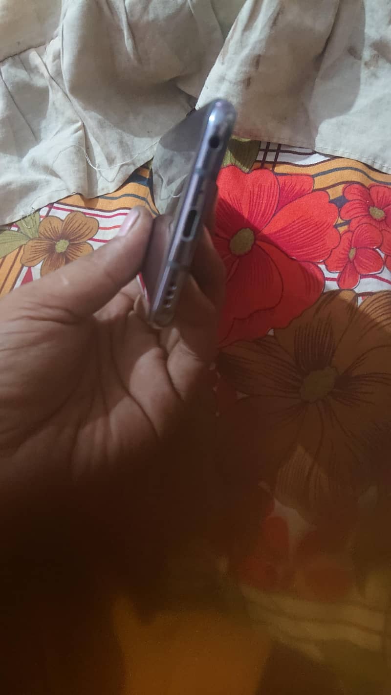 LG G8 ThinQ 3