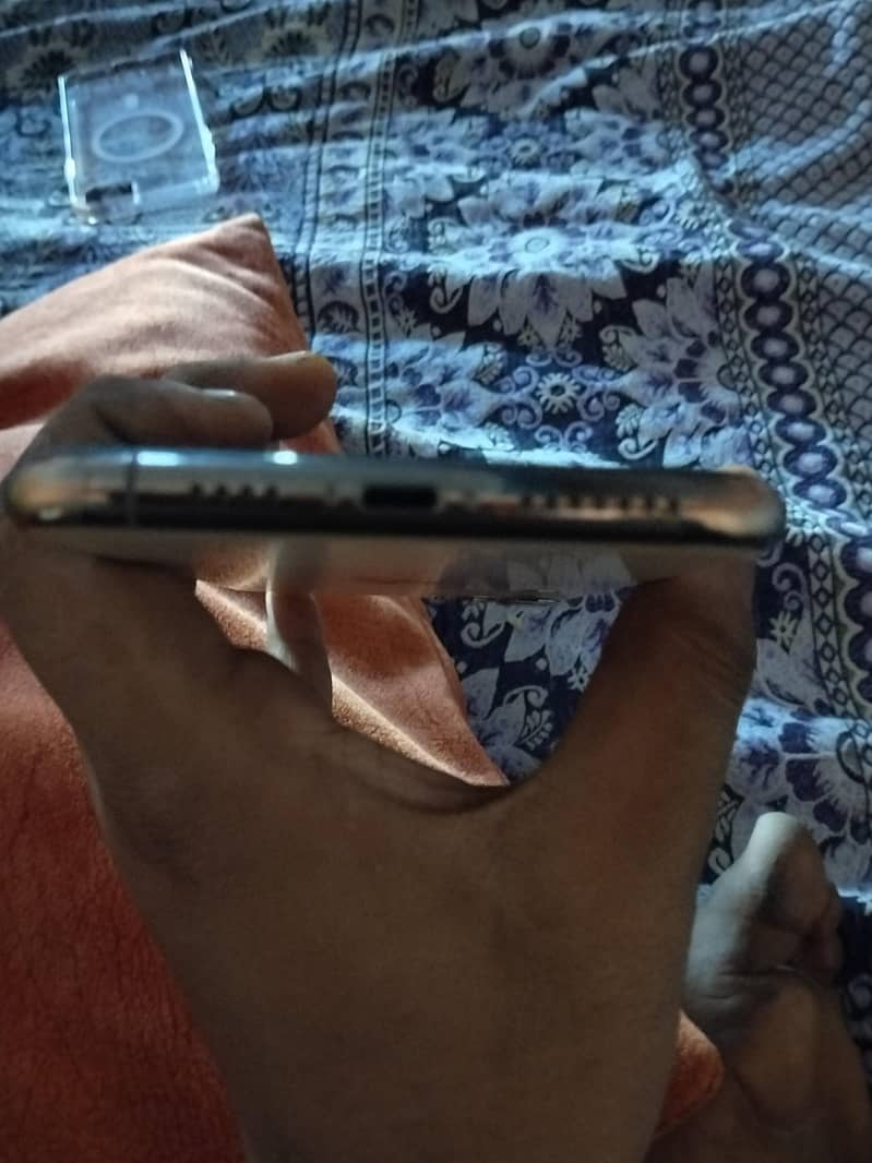 Apple iPhone 11 Pro Max 2