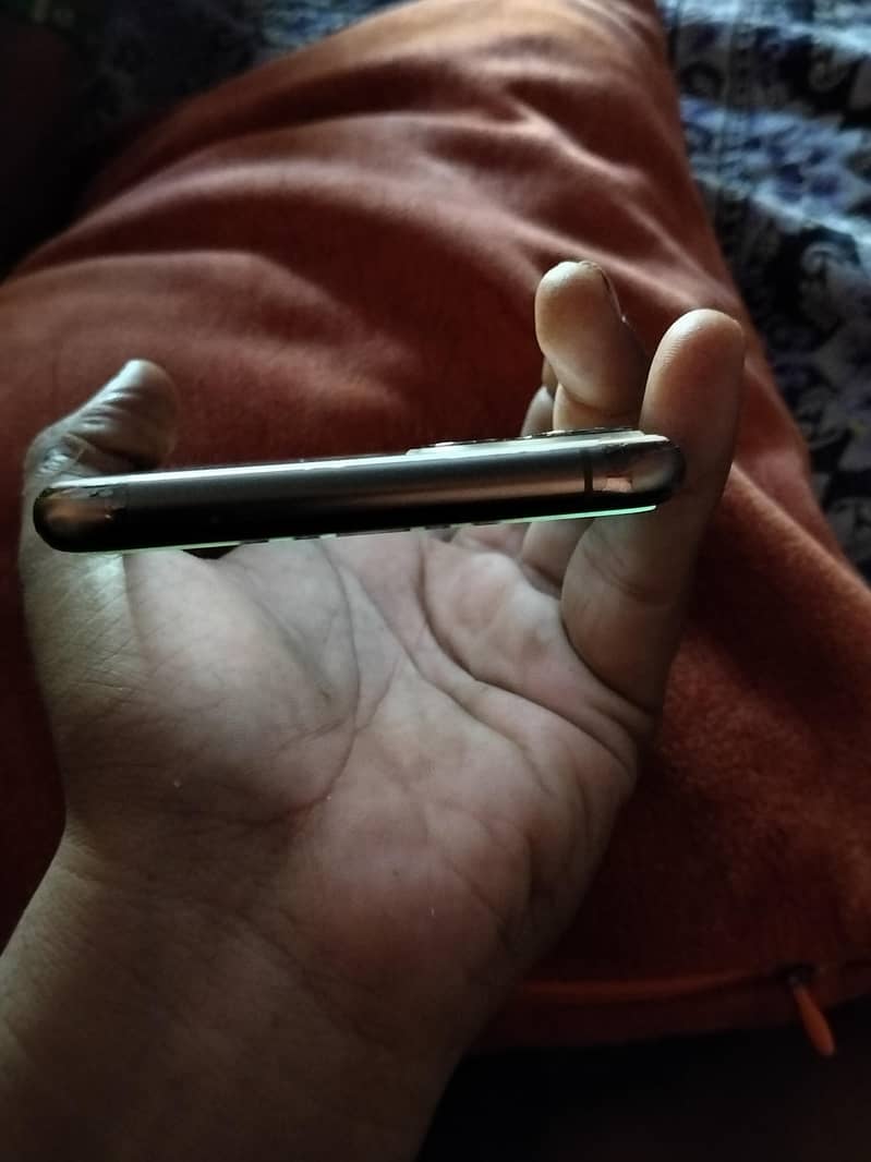 Apple iPhone 11 Pro Max 7