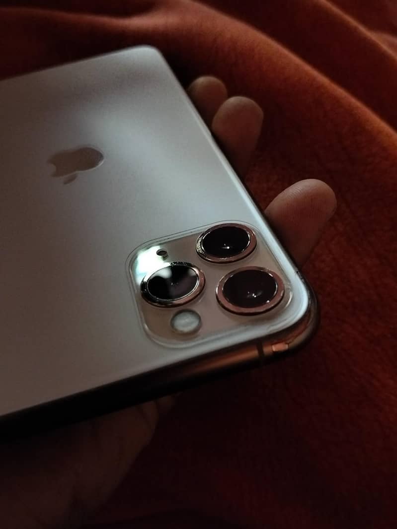 Apple iPhone 11 Pro Max 8