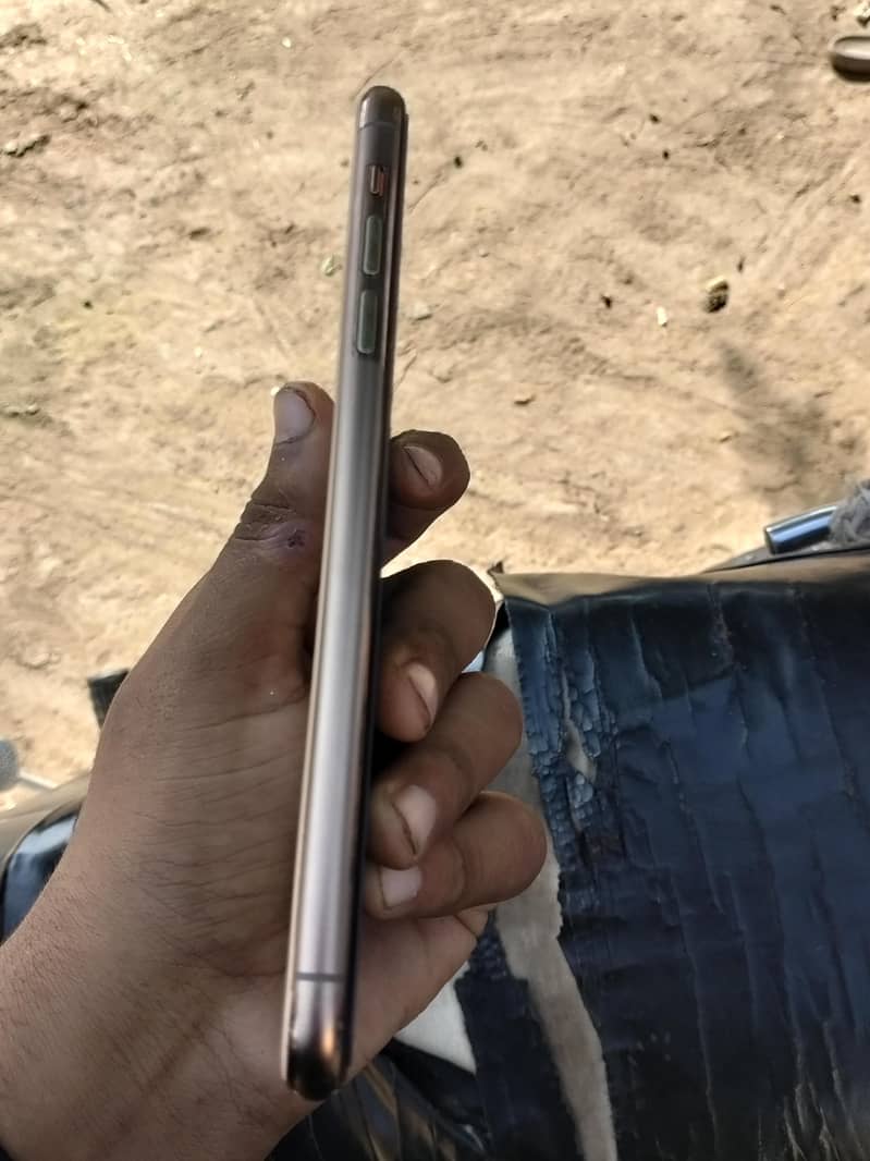 Apple iPhone 11 Pro Max 10