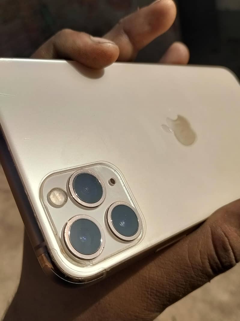 Apple iPhone 11 Pro Max 14