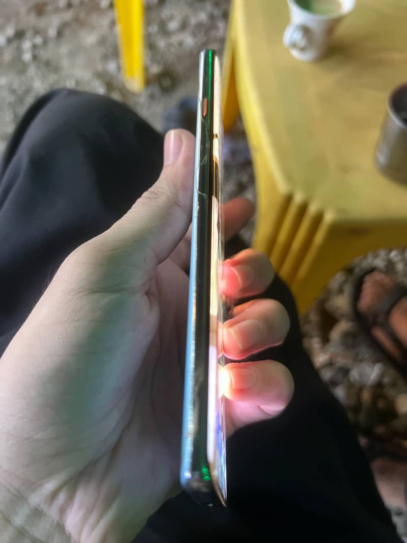 Tecno CAMON 40 Pro 1
