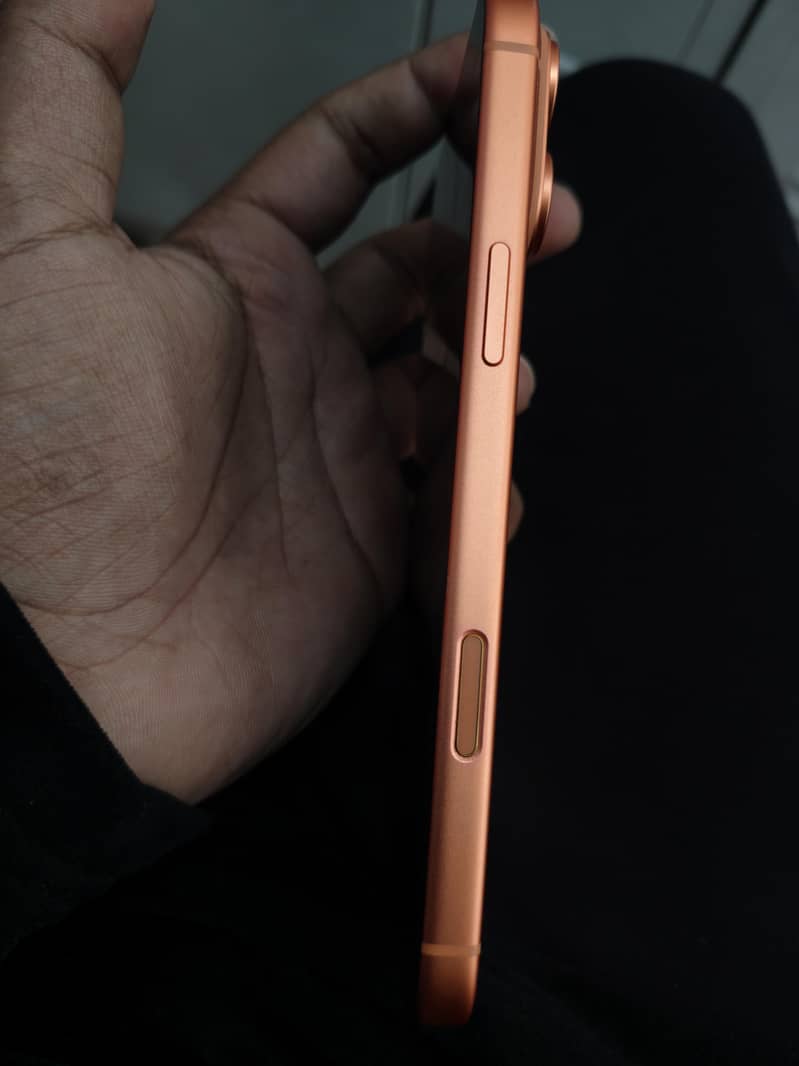 Apple iPhone 17 Pro Max 4