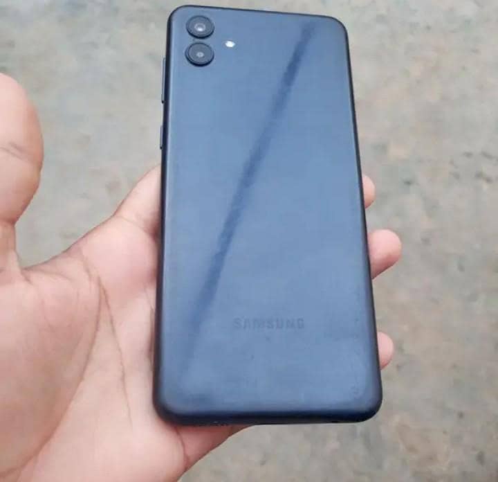 Samsung Mobile A04 0