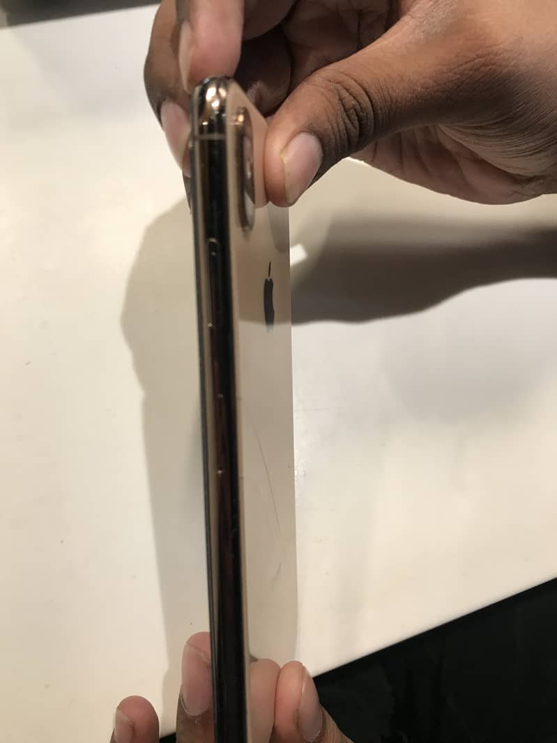 Apple iPhone XS Max 1