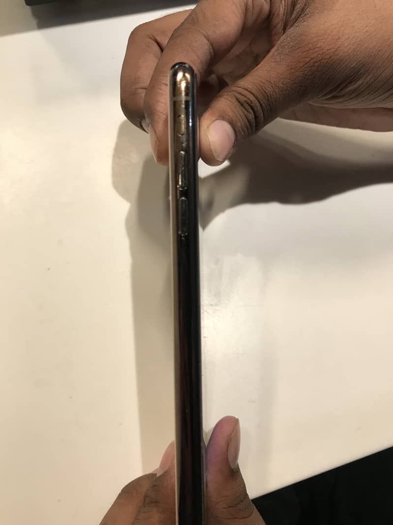 Apple iPhone XS Max 3