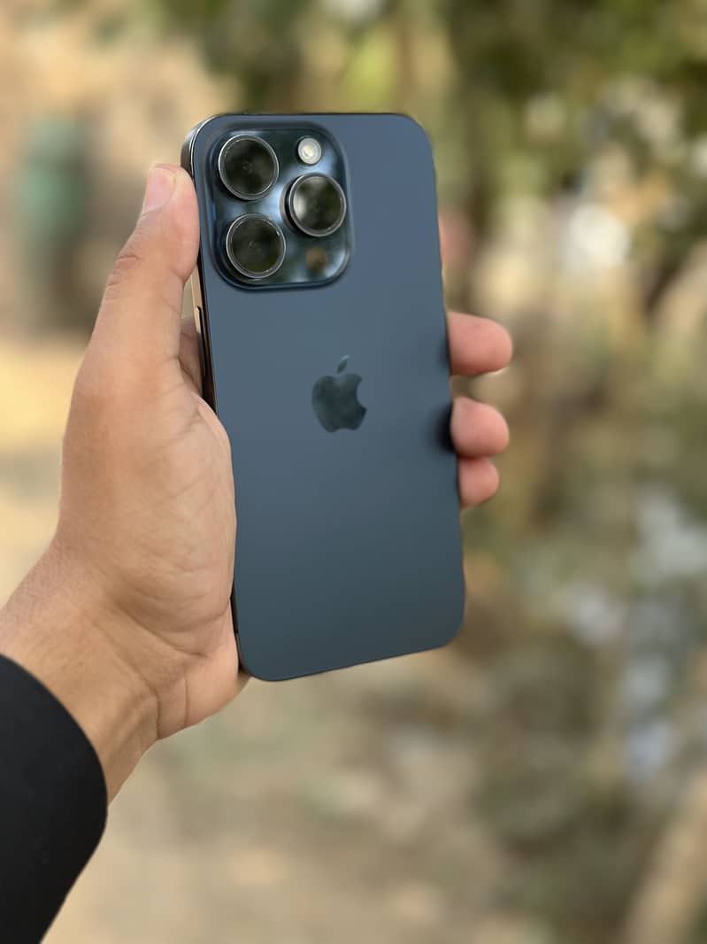 Apple iPhone 15 Pro 0
