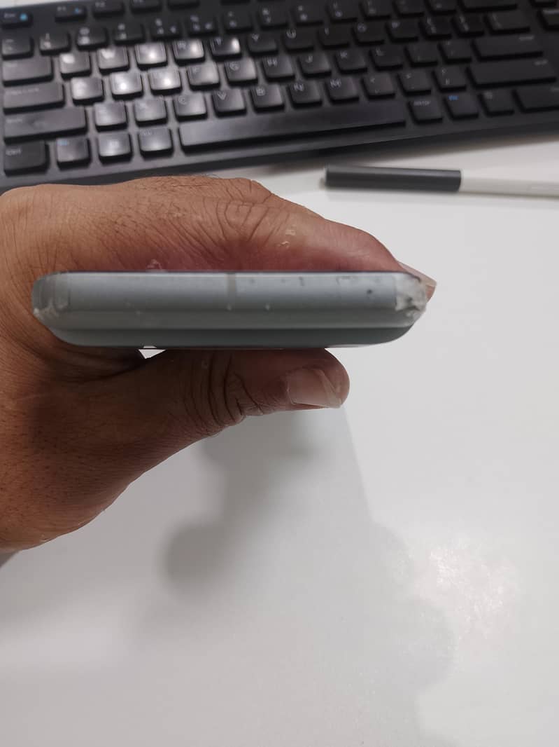 Google Pixel 8 4