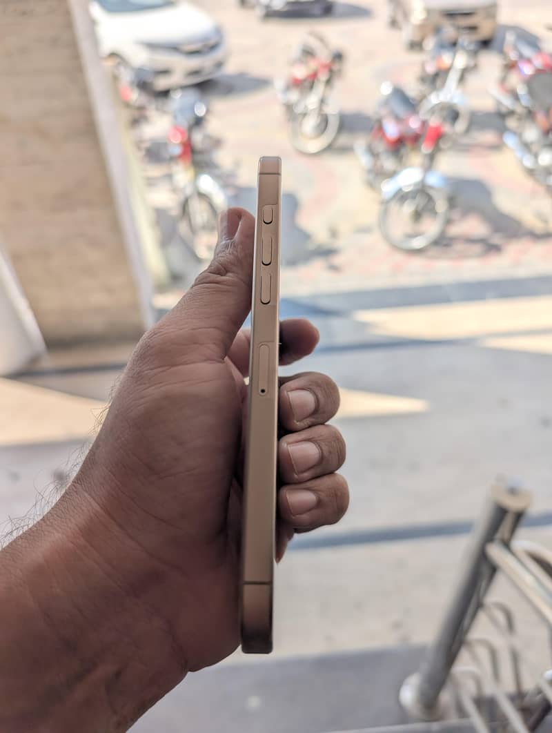 Apple iPhone 16 Pro Max 3