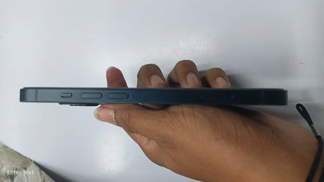 Apple iPhone 13 4