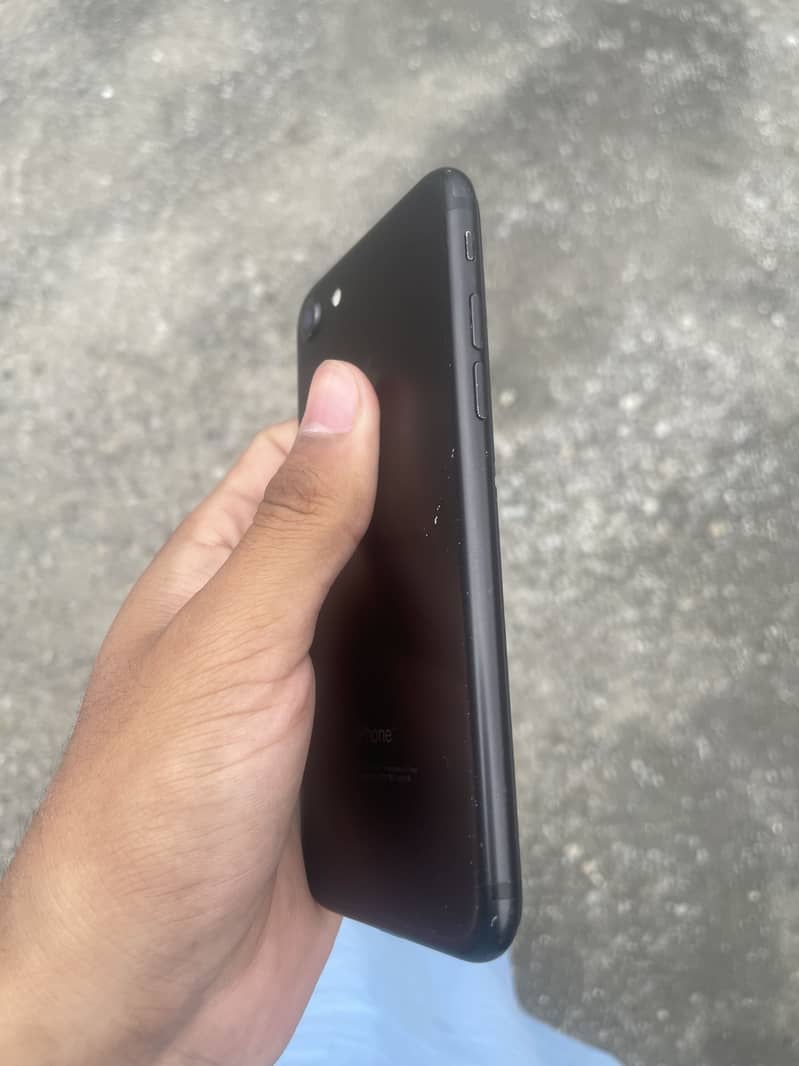 Apple iPhone 7 3