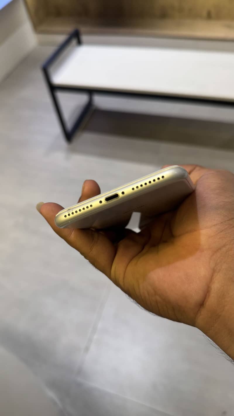 Apple iPhone 8 Plus 5