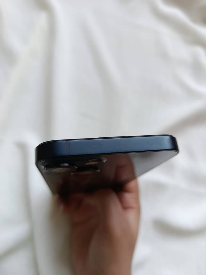 Apple iPhone 13 4