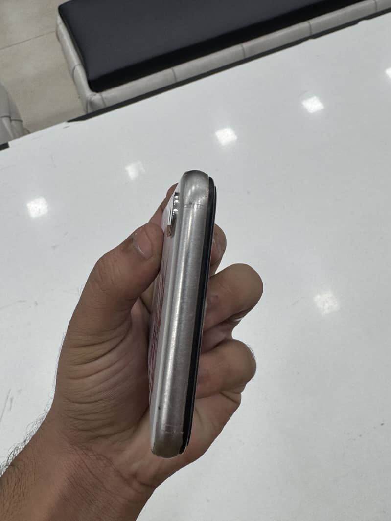 Apple iPhone X 3
