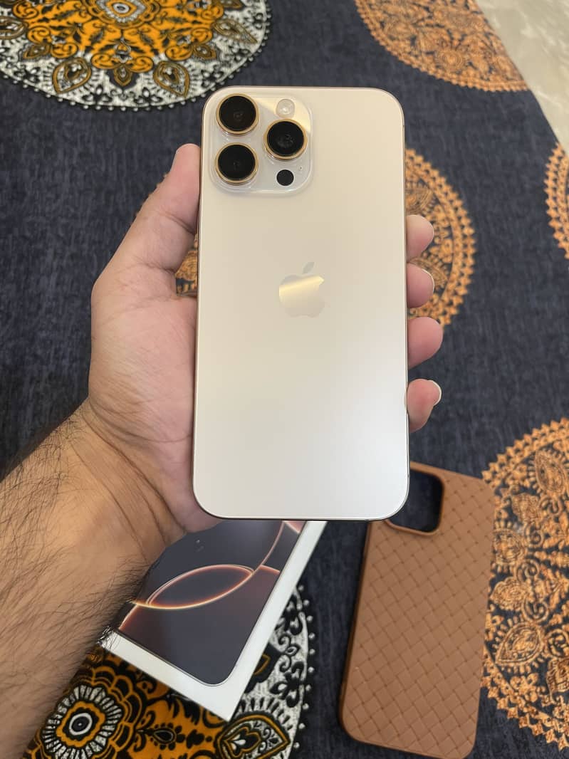 Apple iPhone 16 Pro Max 0