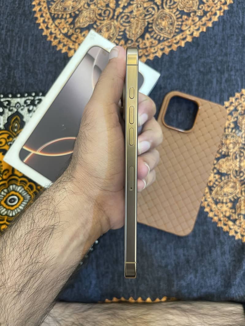 Apple iPhone 16 Pro Max 2