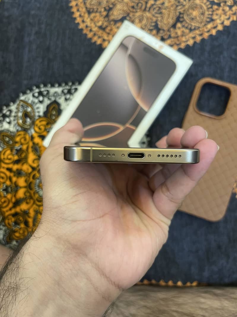 Apple iPhone 16 Pro Max 3