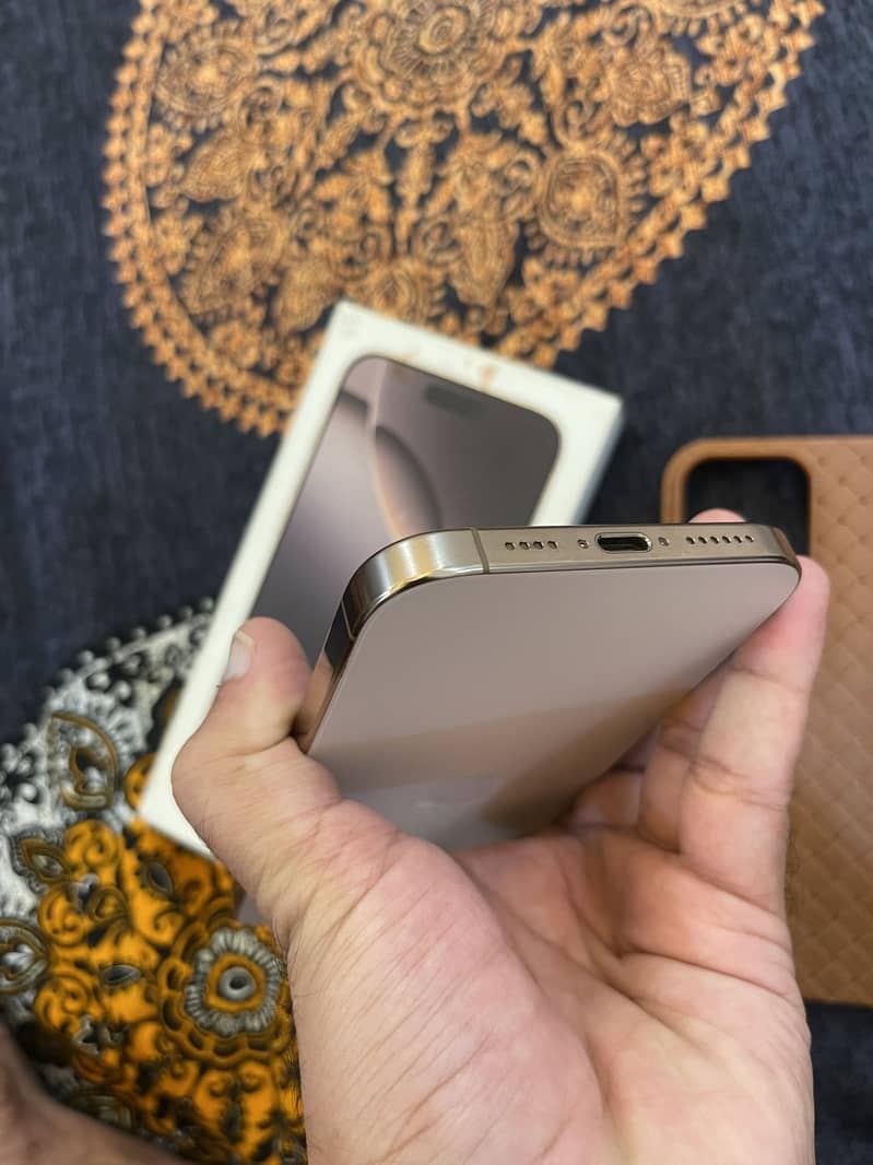 Apple iPhone 16 Pro Max 6