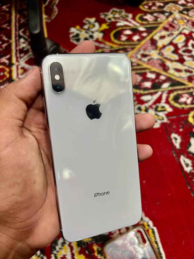 Apple iPhone XS Max 4