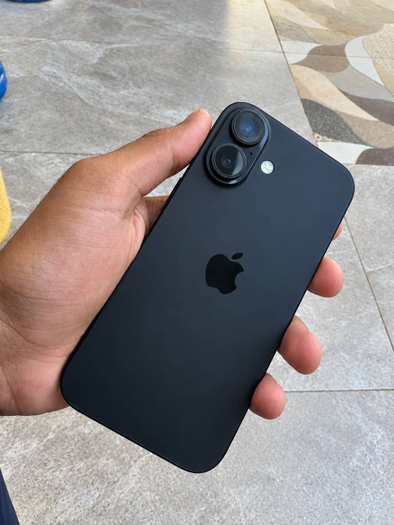 Apple iPhone 16 1