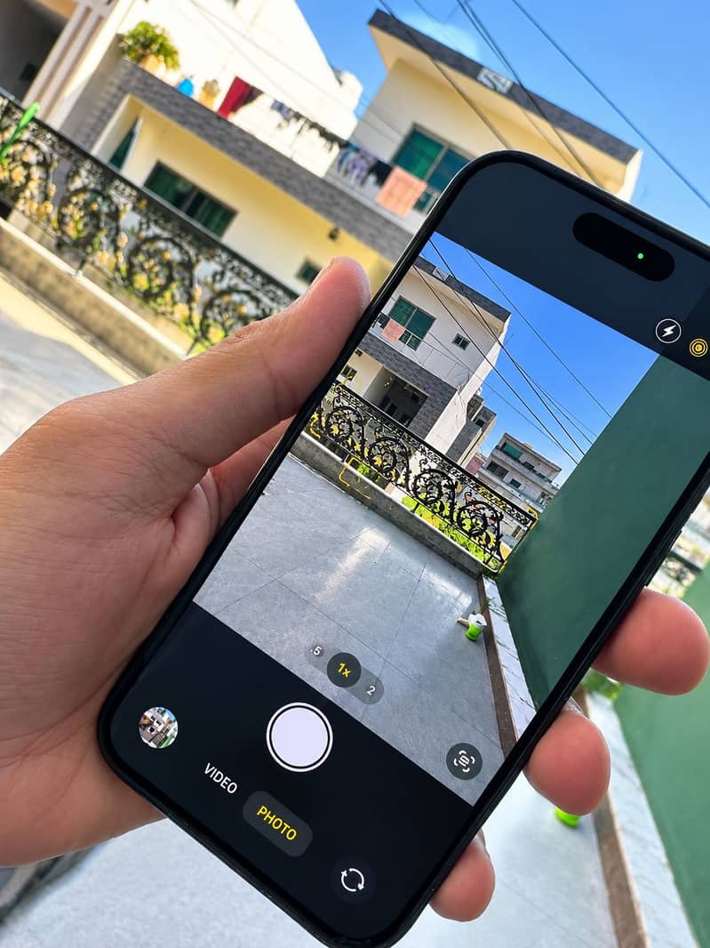 Apple iPhone 16 3