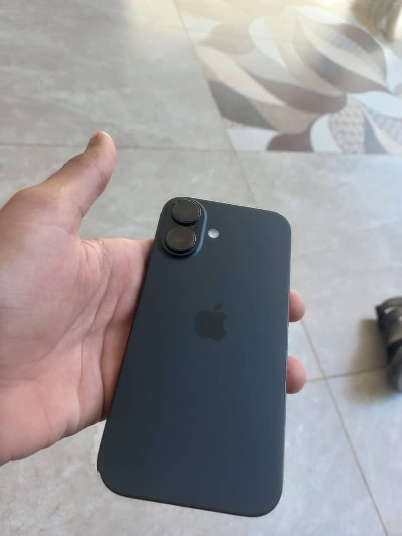 Apple iPhone 16 4