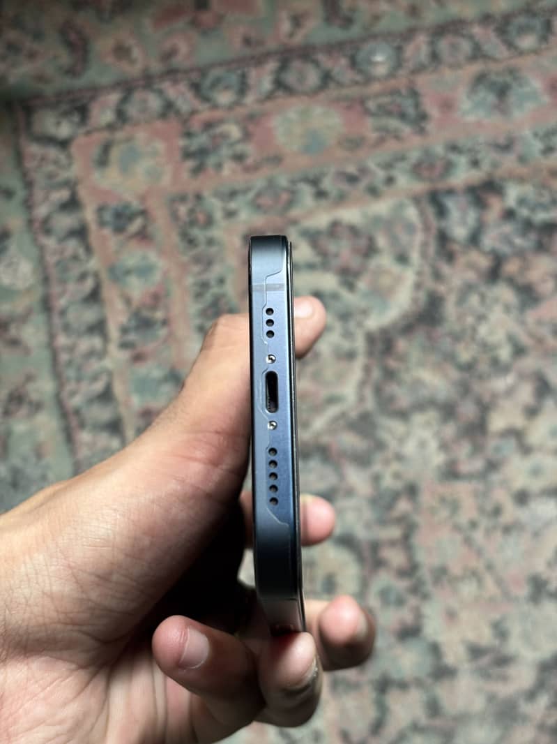 Apple iPhone 13 2