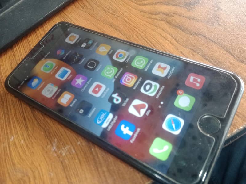 Apple iPhone 7 Plus 2