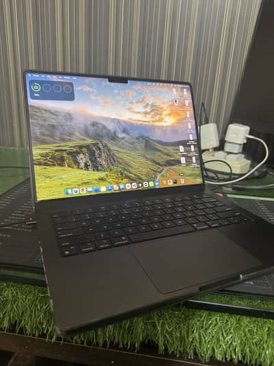 Selling Macbook M4 pro with box
