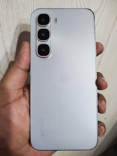 Infinix Hot 60 Pro 8GB RAM 128GB Storage – 10/10 Condition