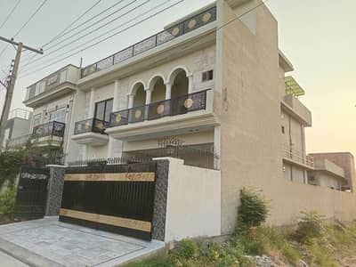 10 Marla use house for facing park for sale available