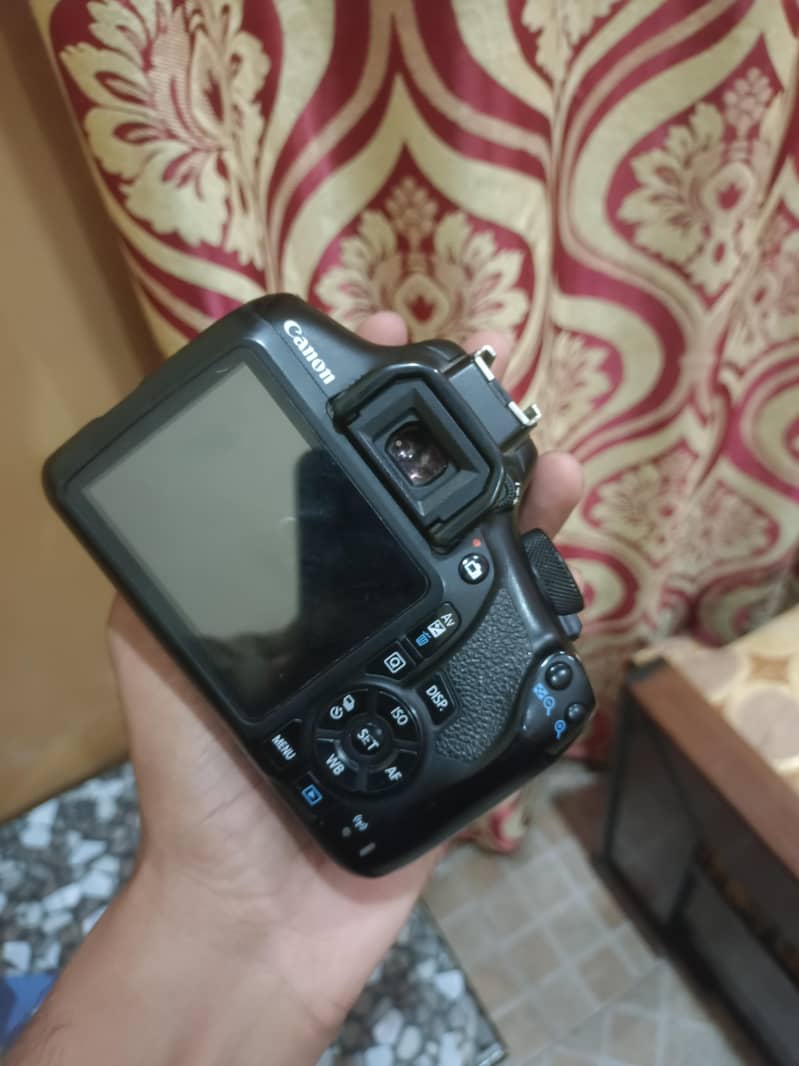 canon 1300D camera 3