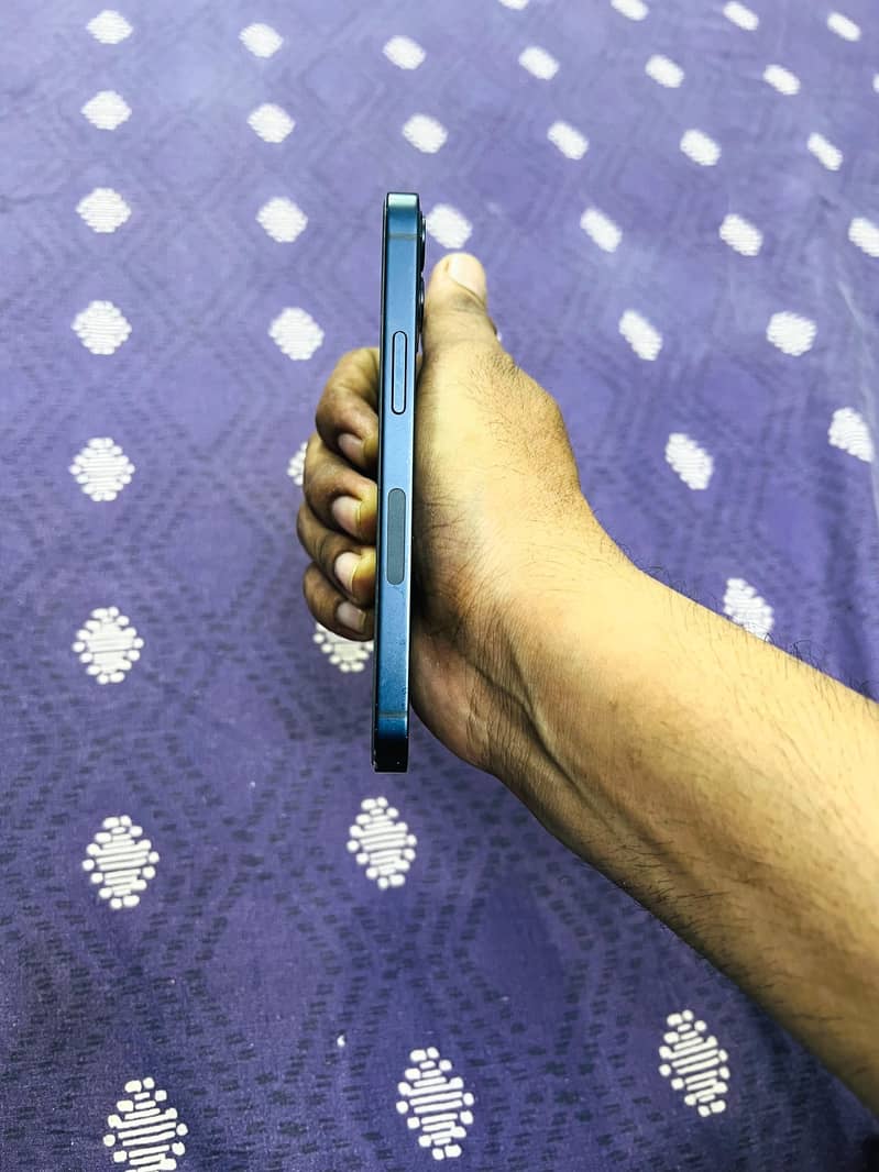 Apple iPhone 12 mini 4