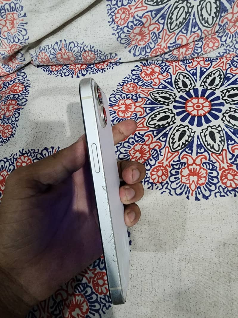 Apple iPhone 13 3