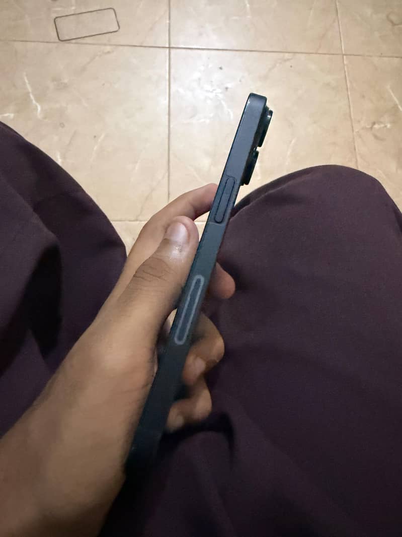 Apple iPhone 14 Good Condition 3
