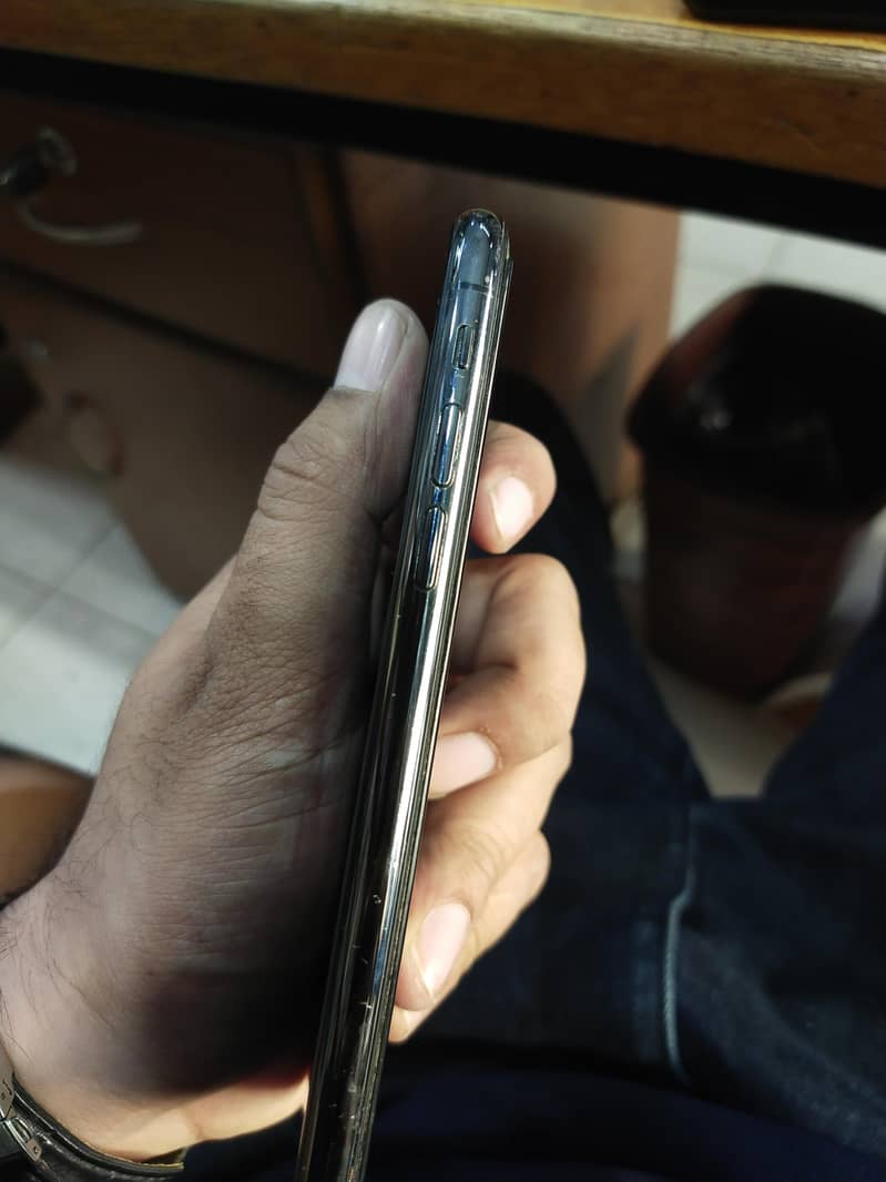 Apple iPhone X 3