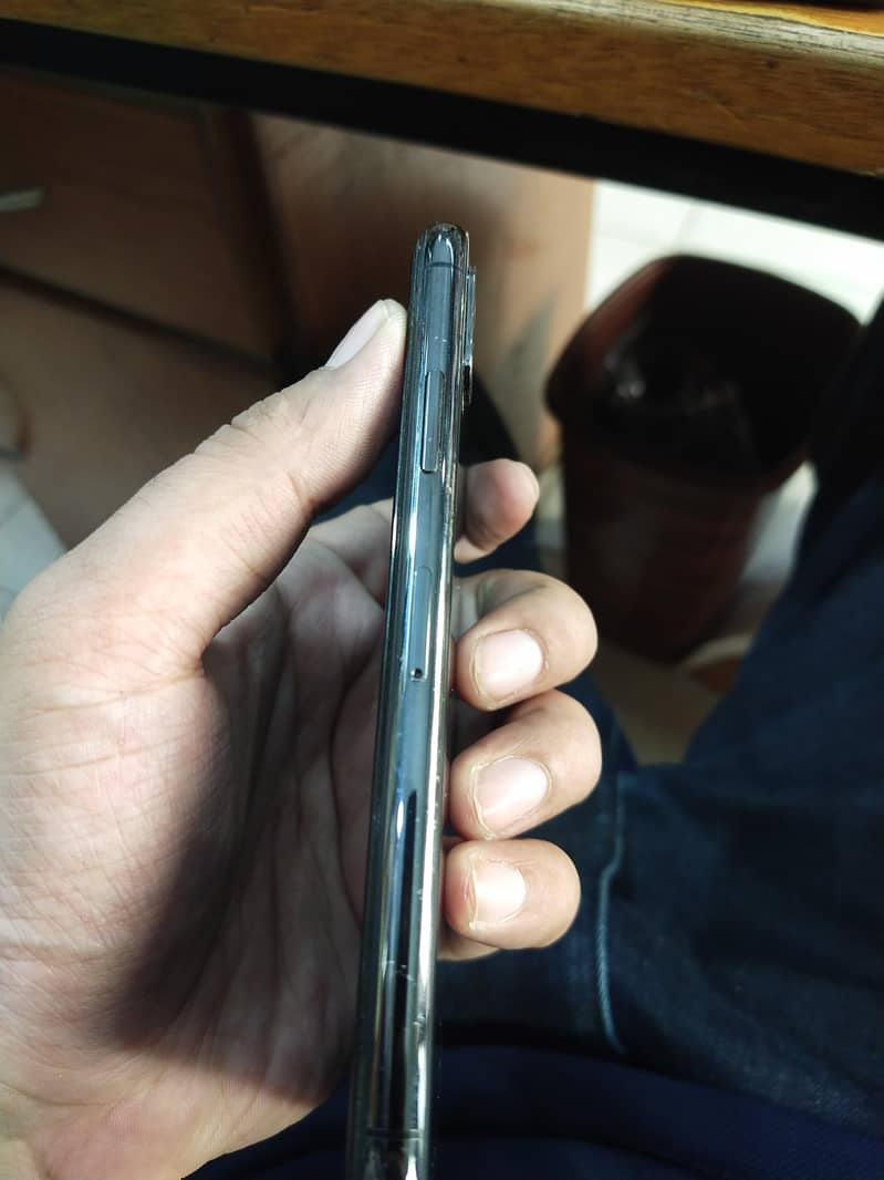 Apple iPhone X 4