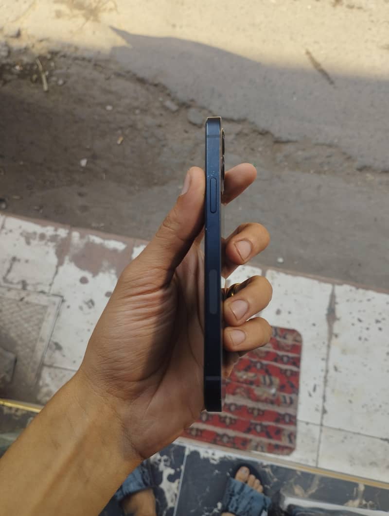 Apple iPhone 12 2